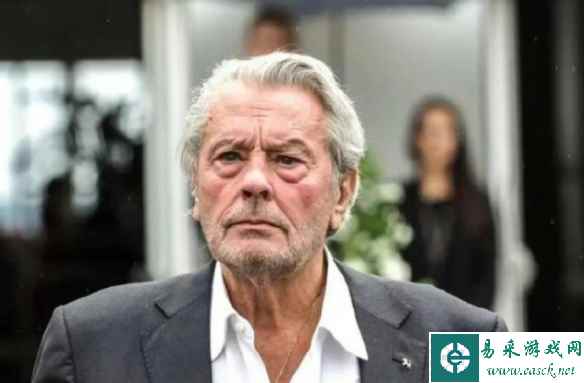 著名影星阿兰·德龙被曝遭伴侣欺凌！其子女宣布起诉