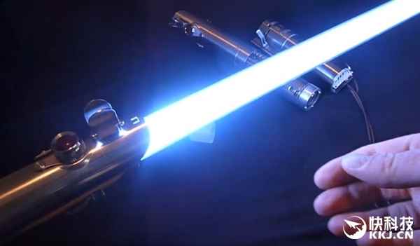 惊呆！网友造迄今最牛《星战》光剑：太逼真