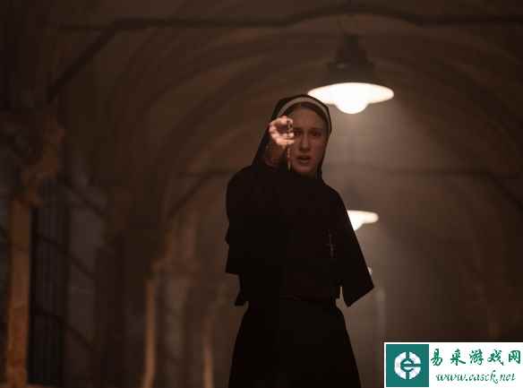 温子仁监制《修女2》曝新剧照 再次与鬼修女对决！