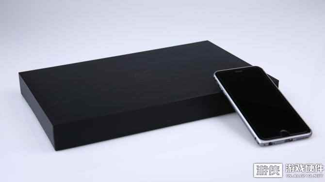 比想象中小巧 Razer灵刃潜行版游戏本开箱图