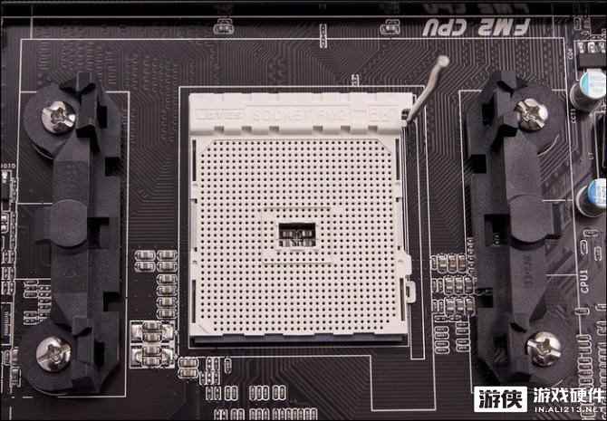 居然坑了自家Wraith散热器 新AM4接口散热孔距或变大