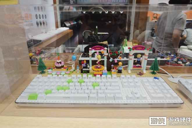 2016台北电脑展 i-Rocks展出静电容/自有轴产品