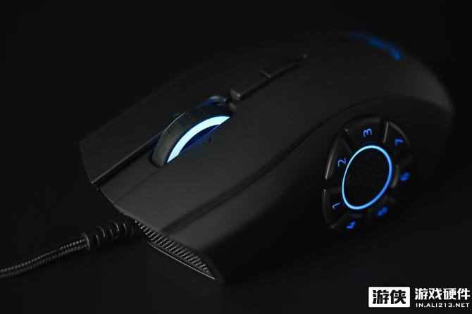 过目难忘的曲面线条 雷蛇新六芒星鼠标精美图赏