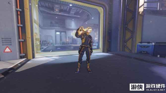 这把黄金武器可不像CF《守望》全球首位获金玩家出现