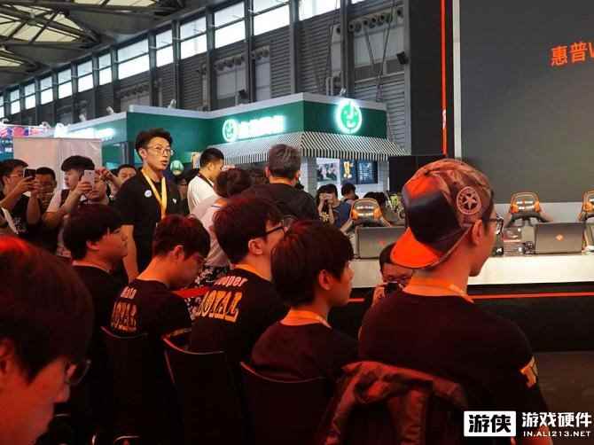 Chinajoy惠普新品发布会 惊现LOL战队天团RNG