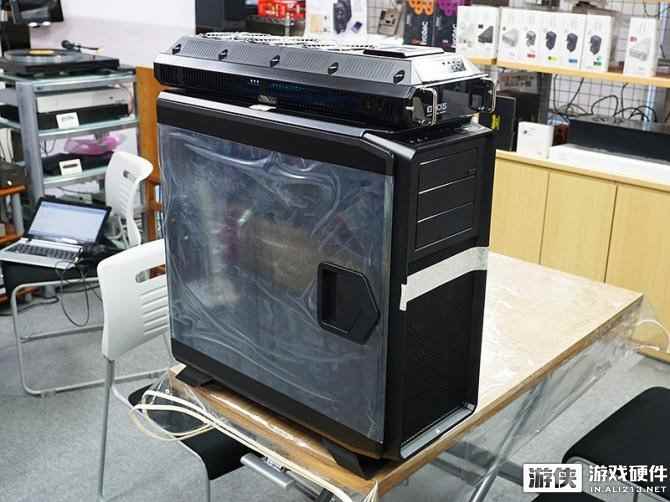 日本出现超神级PC配置！四路TITAN X全水冷包裹