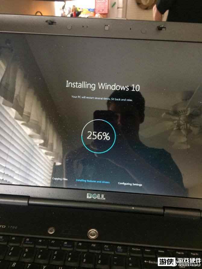 国内网友遭遇Win10迷之更新！进度条突破二次元