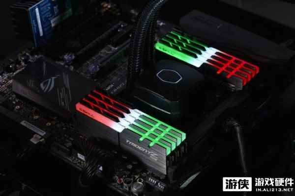 向灯厂挑战！芝奇推出DDR4幻光“战戟”内存套装！