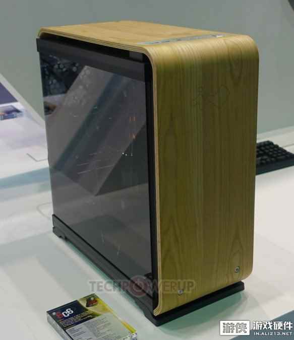 台北电脑展：迎广发布两款木质面板机箱 侧透依然有