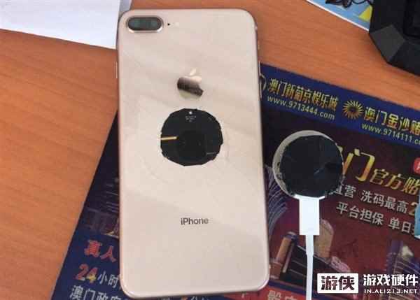iPhone 8 Plus全球首碎！但是重点好像不是手机了