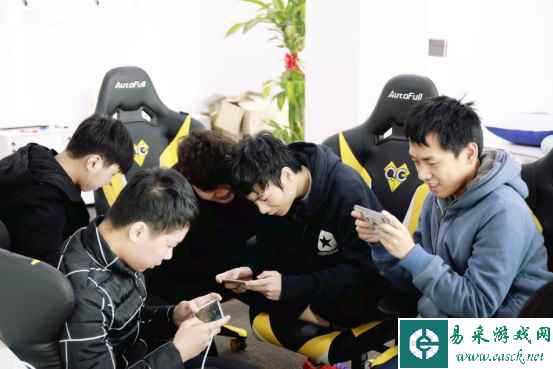 傲风携手QGhappy！足球名嘴詹俊空降KPL秋季赛