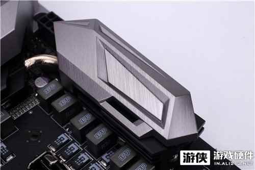 iGame最强Z370VulcanX主板，满配置等于核弹