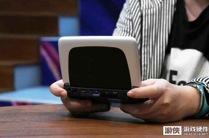 能吃鸡的掌机！GPD Win 2口袋游戏笔记本电脑发布