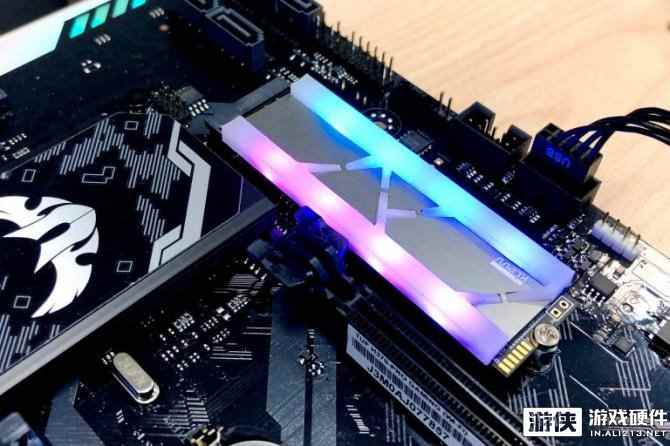 台北电脑展2018：Klevv推出全球首款无线RGB M.2 SSD