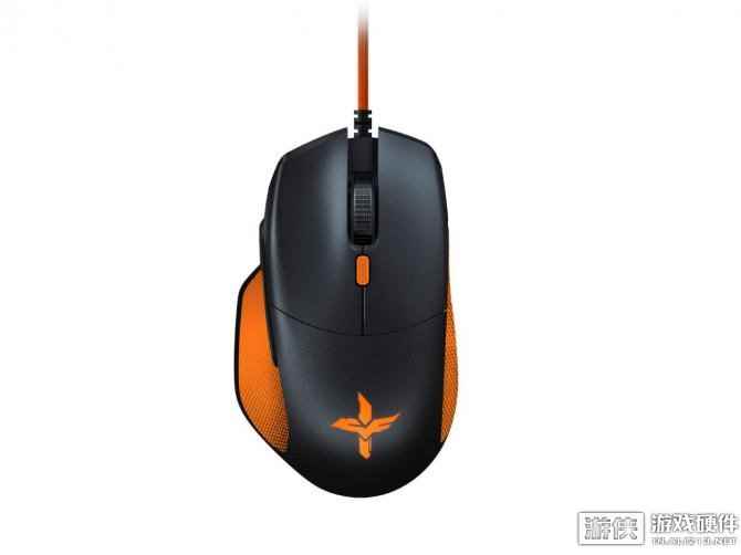 RAZER、《穿越火线》携手发布十周年定制游戏外设
