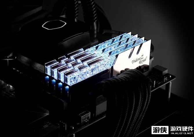 钻彩特效很浮夸!芝奇推出全新DDR4皇家戟内存系列