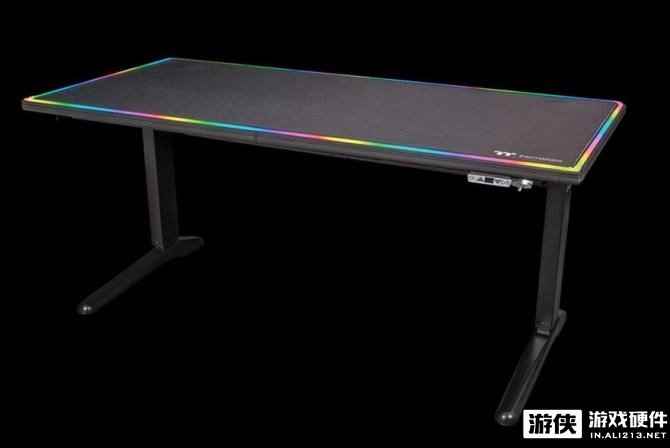桌子也要RGB!Thermaltake电竞桌发布 支持RGB同步