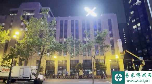 马斯克的巨大“X”发光标志引当地居民不满 闪瞎眼！