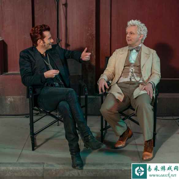 《好兆头》第二季曝新片场照 好基友排排坐相谈甚欢