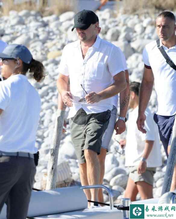 莱昂纳多·迪卡普里奥又双缀去度假了 带着性感超模