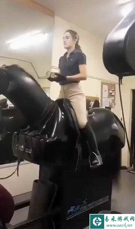 这绝对是先开枪后画靶！动图 她吃水果只喜欢一口吞！