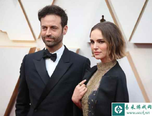 曝娜塔莉波特曼与本杰明·米派德分手+分居 结婚11年