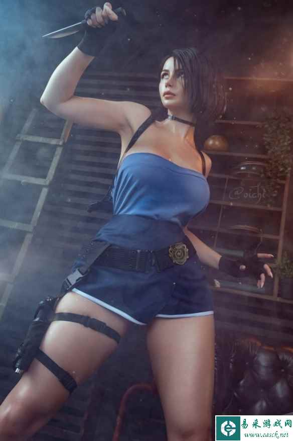 性感俄妹COS《生化危机》吉尔 超短裙展现诱人美腿！