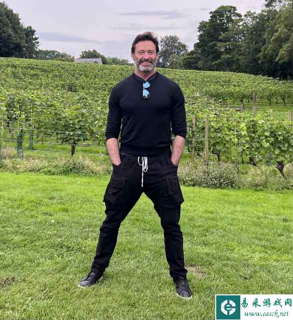 "狼叔"休·杰克曼近照曝光 大胸肌若隐若现太扎眼！