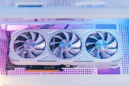 卓越而美观!耕升 GeForce RTX 4060 星极皓月1080P完美体验!