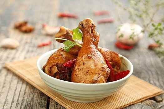 研究：每天吃一个鸡腿可能使你更长寿 但不包括炸鸡