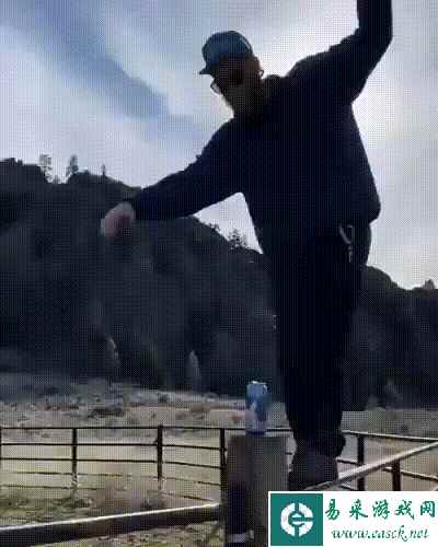 皮套演员在思考人生 动图 请问可以在这里割包皮吗