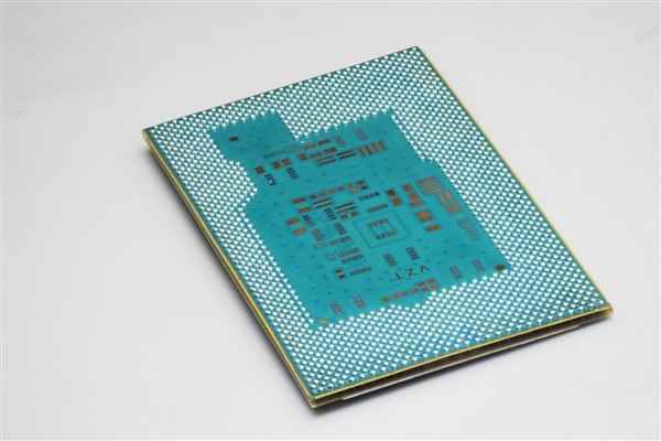 Intel发明全新玻璃基板封装:互连密度提升10倍