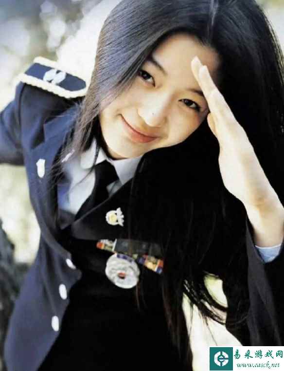 全智贤亮相巴黎时装周 直发造型梦回《我的野蛮女友》