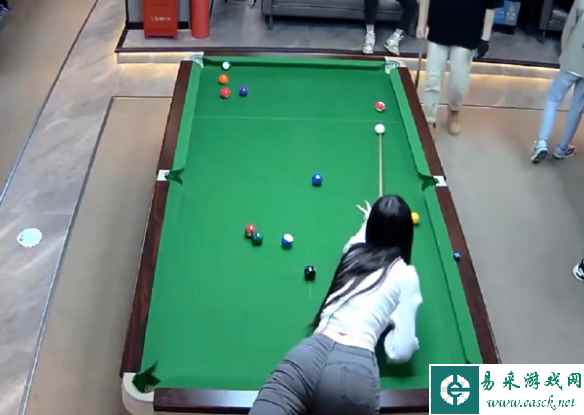 淘宝卖衣服开始用性感AI模特 囧图少女打台球姿势销魂