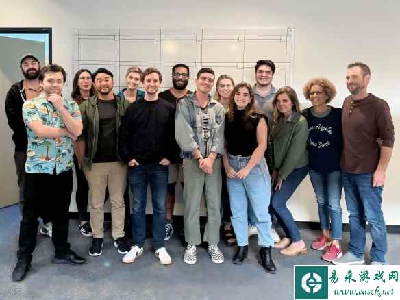 网飞《海贼王》真人美剧第二季编剧合影 冒险继续!