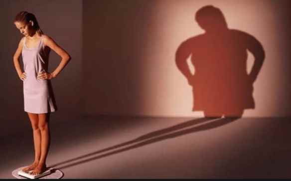 大连女孩吃网红产品减肥只剩50斤!最终靠粪便挽救生命