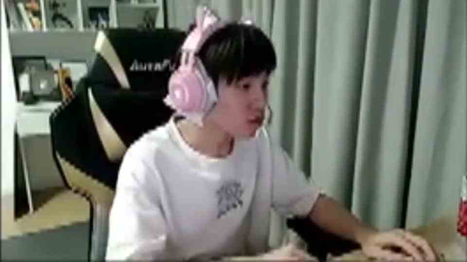 最顶级游戏操作，letme用脚牛头二连，姿态用舌头盲僧R闪