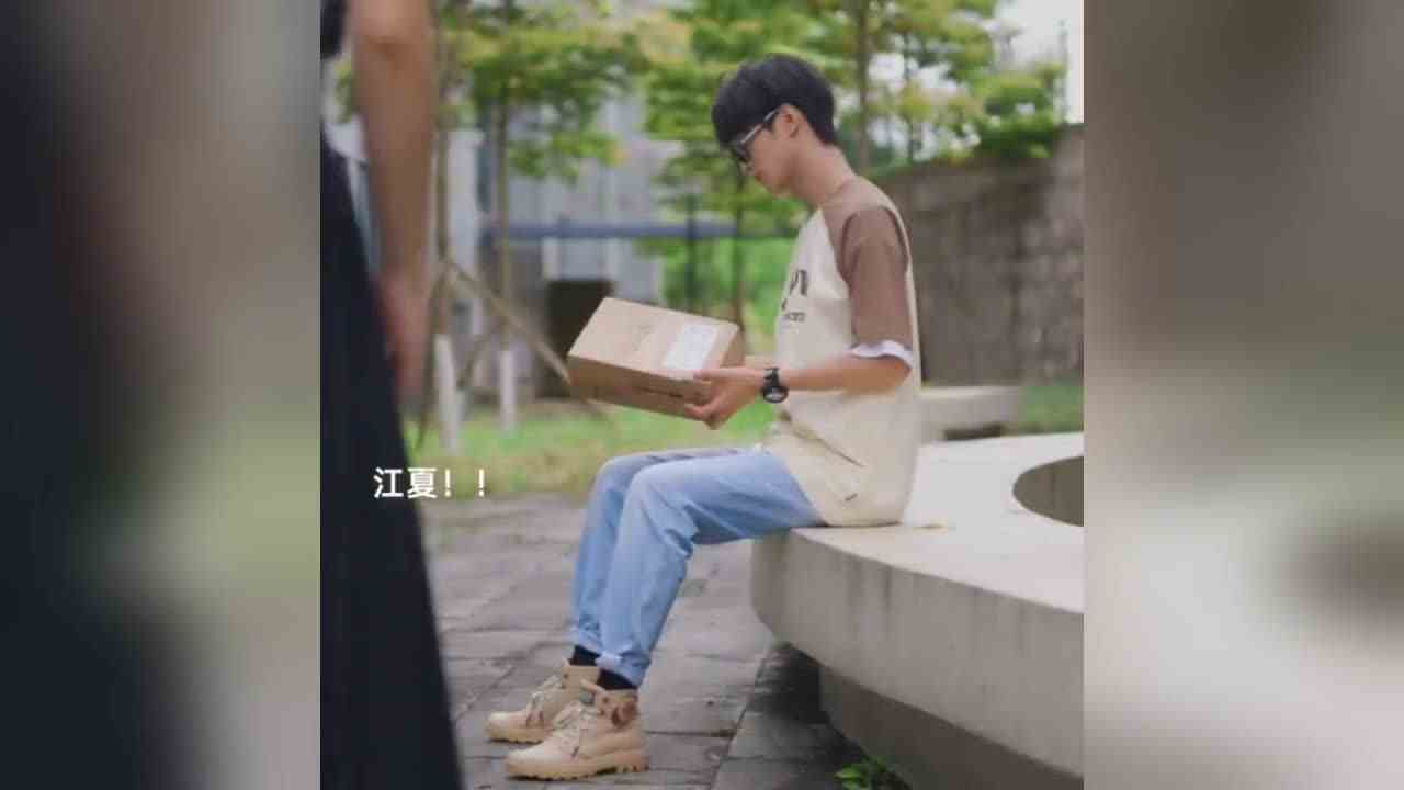 恩？原来背着我还有两幅面孔呢