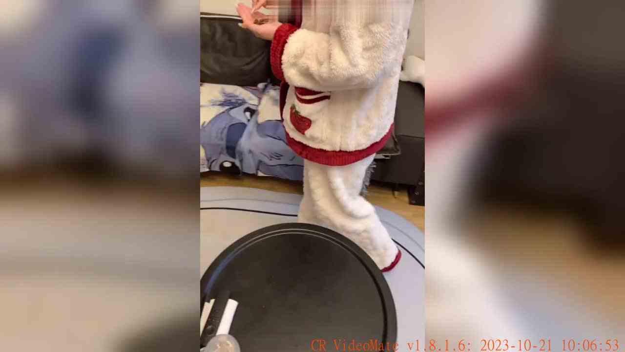 这个游戏一定要和女朋友玩吗？还有，我们好像出不去了…