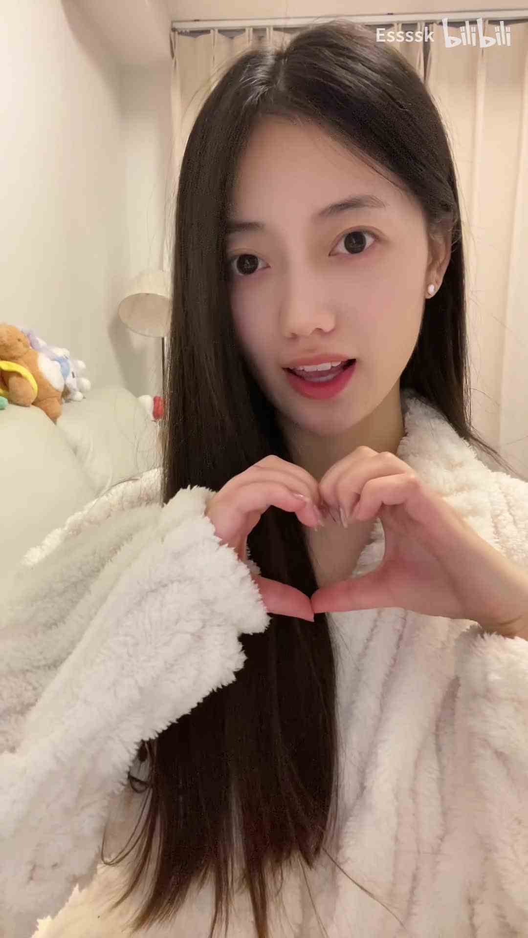 【Essssk】最新视频已上线，快来围观！