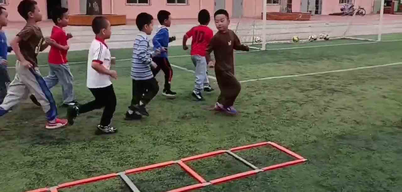 少儿足球体能游戏～领队的责任