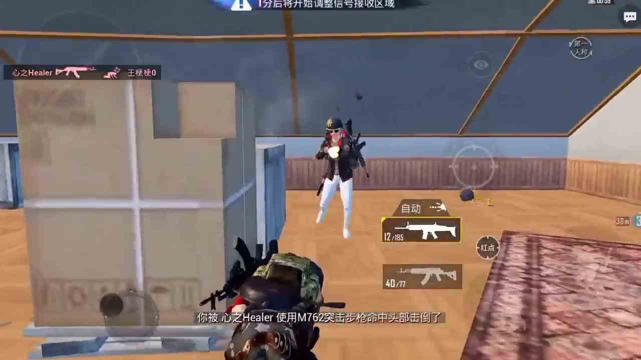 和平精英：皇冠局本想炫耀一下，没想到小姐姐是个王者！带我躺鸡！