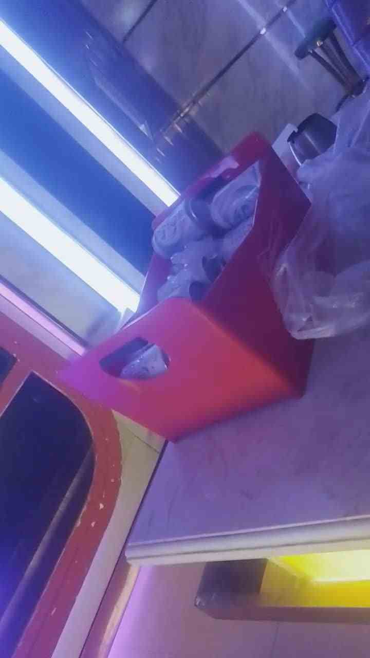 一个人在家无聊出去玩一下