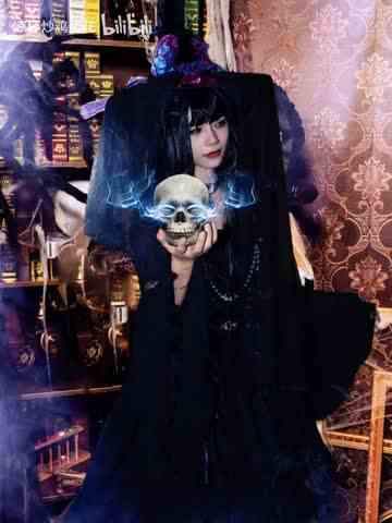 【惊封小女巫】“一点简单的女巫小毒药罢了，傻b们。”#我在惊悚游戏世界里封神1