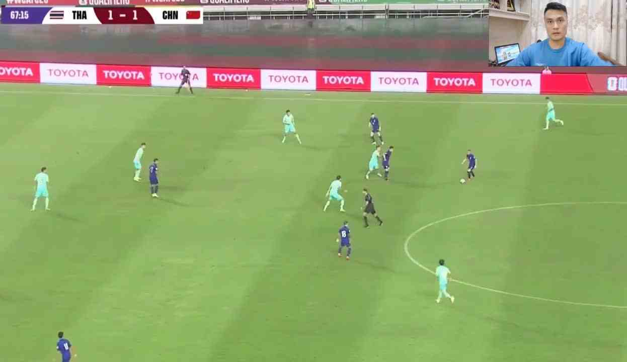 正播世预赛中国男足VS泰国,吴曦禁区倒地,国足点球？裁判就是不给