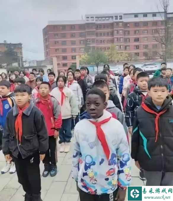 干怪物许可证 囧图 领居的手指好像被抽屉夹住了