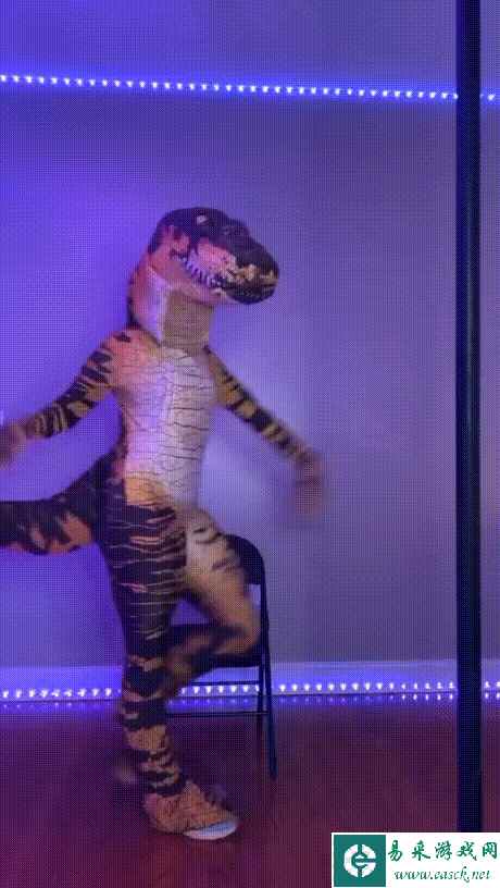 男子地铁上脱鞋鞋被路人踢走 动图 会一字马的猫猫