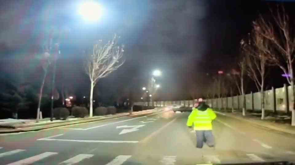 这还有个跑了！