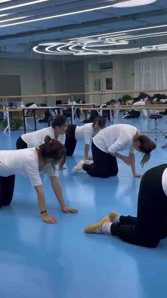 给大家听个响…允悲允悲允悲