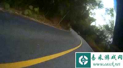 耶稣：这十字架你俩来上 动图 小小年级就会干大事了